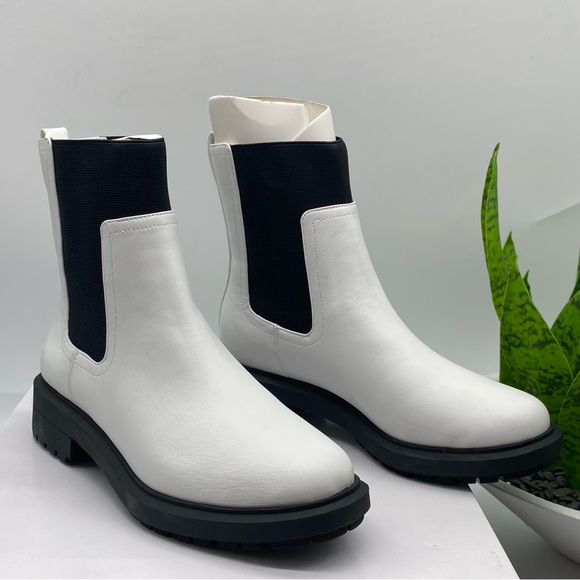 ALFANI Women's Tackoma Lug soles pullover Booties in white faux leather size 6.5 - Picture 8 of 8